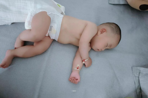 漳州几个月宝宝会抬头